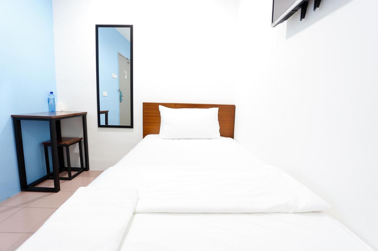 טלוק אינטן Lux Hotel מראה חיצוני תמונה